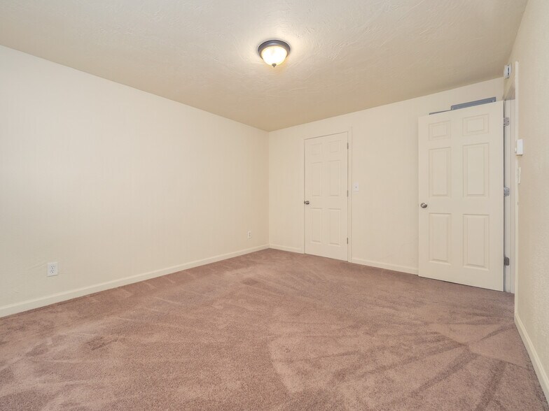 More Photos Of 1581 James St, Woodburn Multifamily For Sale