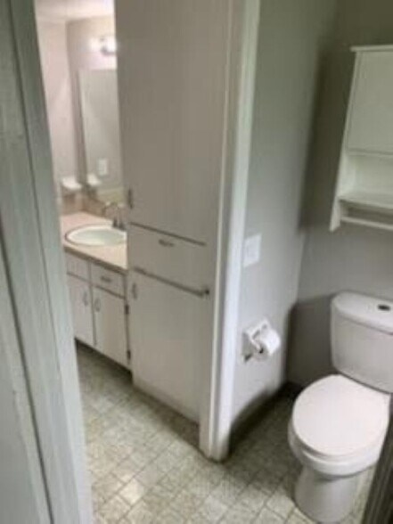 More Photos Of 323 S King Ave, Pine Mountain Apartments For Sale