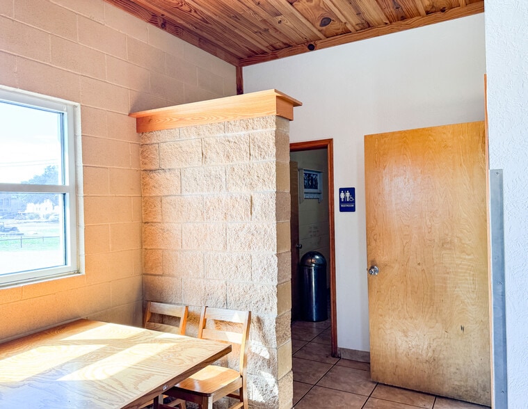 More Photos Of 115 E 8th St, Cisco Restaurant For Sale