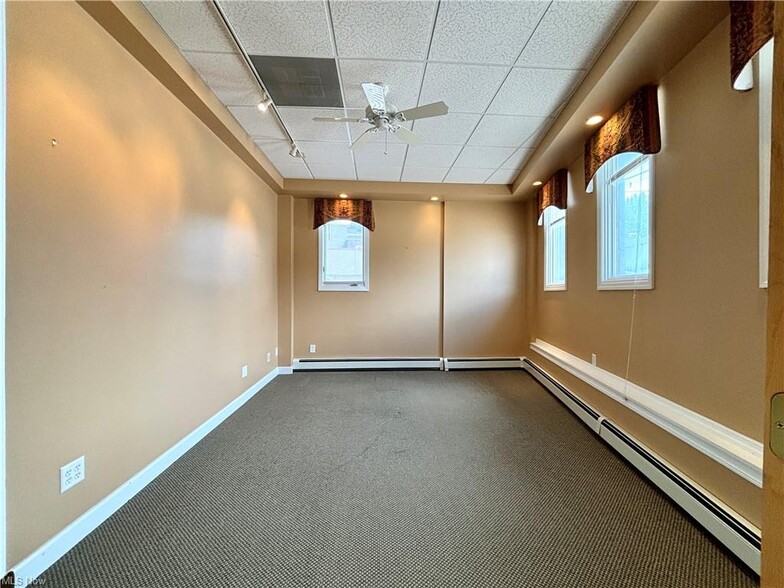 More Photos Of 3312 Lake Ave, Ashtabula Office For Sale
