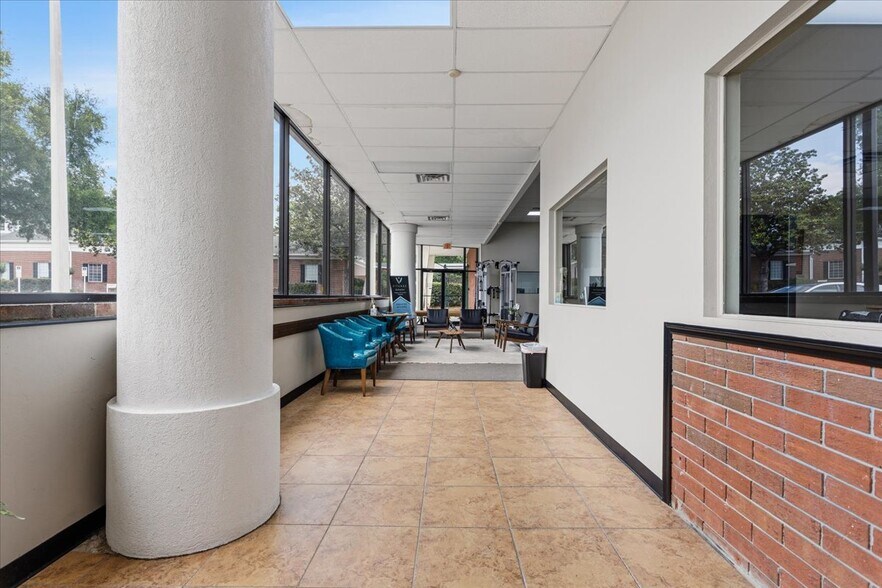 More Photos Of 15043 Main St, Alachua Showroom For Sale