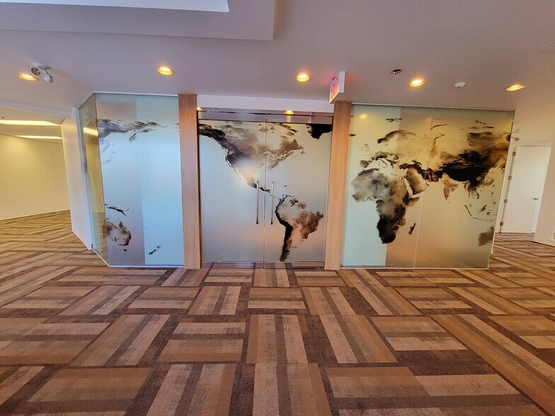 More Photos Of 3115 12th St NE, Calgary Office For Sale