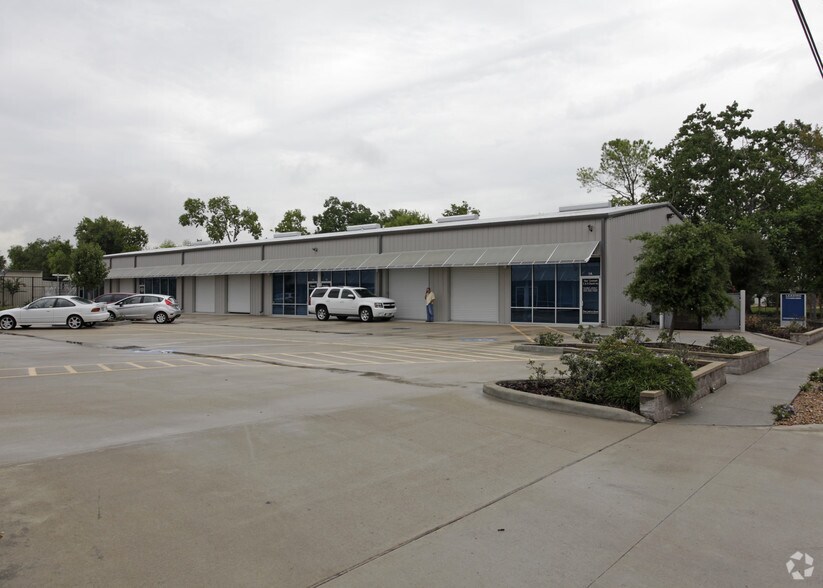 More Photos Of 8416 S Breeze Dr, Houston Light Manufacturing For Lease