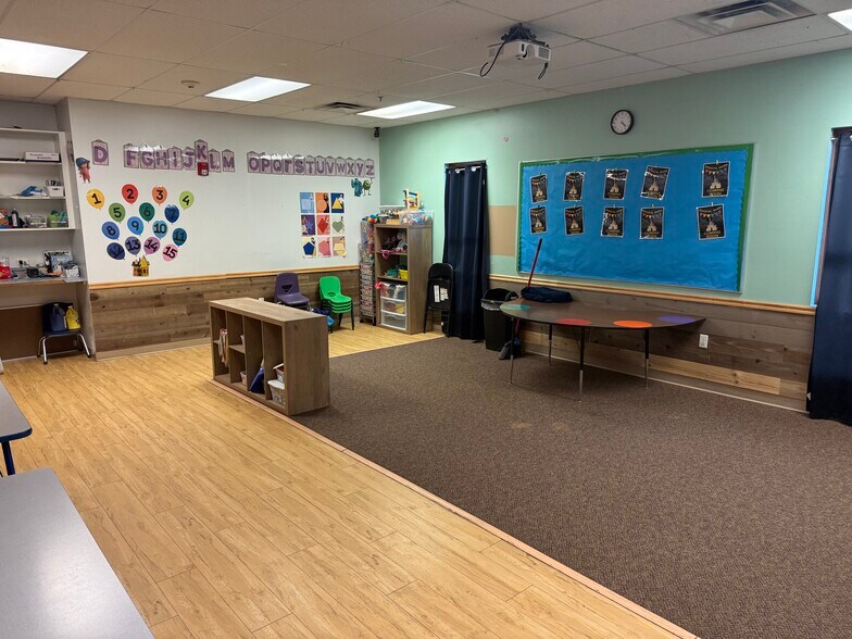 More Photos Of 5225 N 158th Ave, Omaha Daycare Center For Lease
