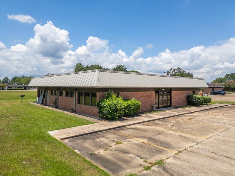 More Photos Of 428 Hospital Drive, Columbus Medical For Sale