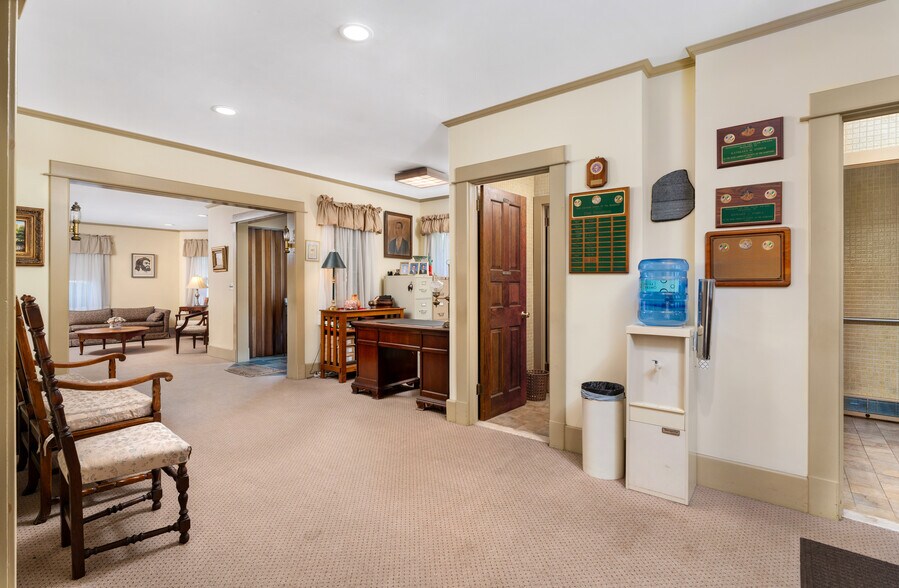 More Photos Of 94 E Montauk Hwy, Hampton Bays General Retail For Sale