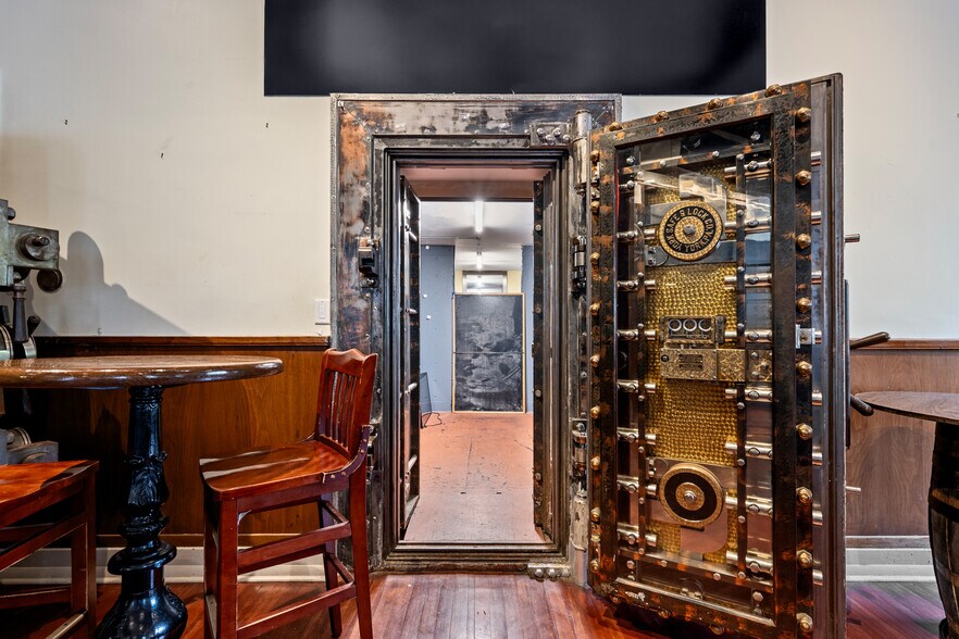 More Photos Of 100 N Loudoun St, Winchester Office For Lease