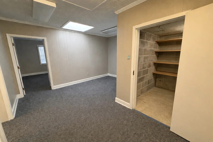 More Photos Of 373 N Cumberland St, Jackson Contractor Storage Yard For Sale