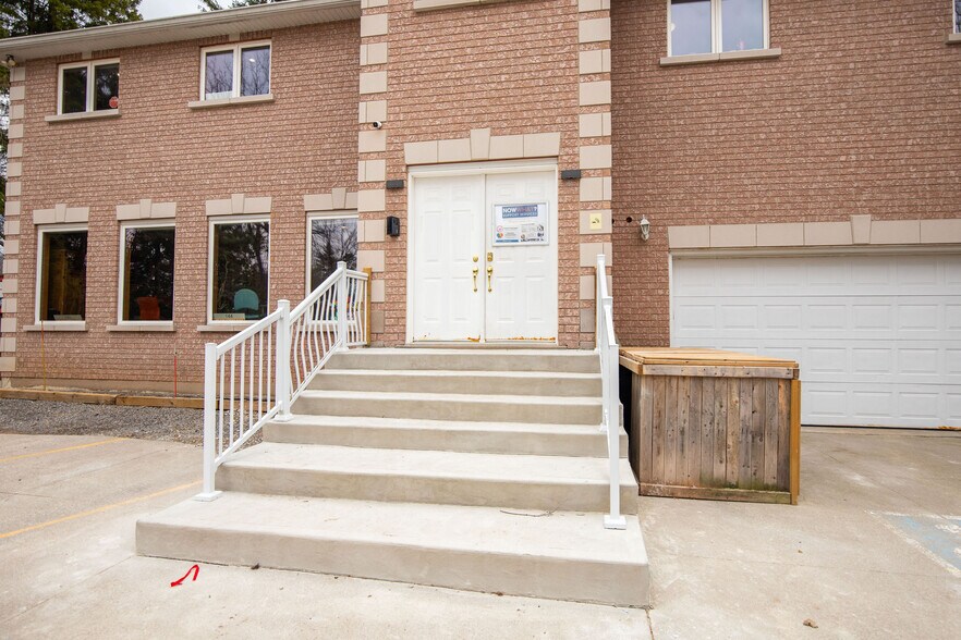 More Photos Of 144 Wilson St E, Ancaster Office For Sale