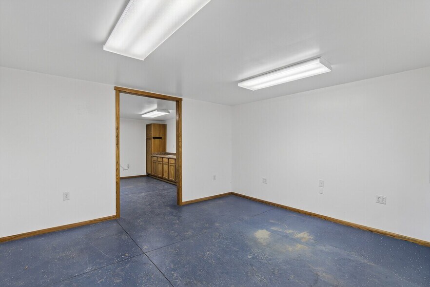 More Photos Of 9259 S Priest Dr, Tempe Showroom For Lease