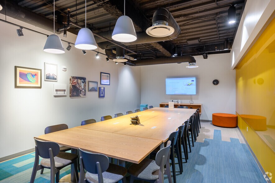 More Photos Of 1100 Wilson Blvd, Arlington Office For Lease