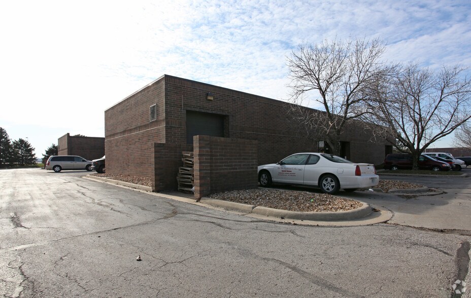 More Photos Of 3501-3511 N Kimball Dr, Kansas City Industrial For Lease