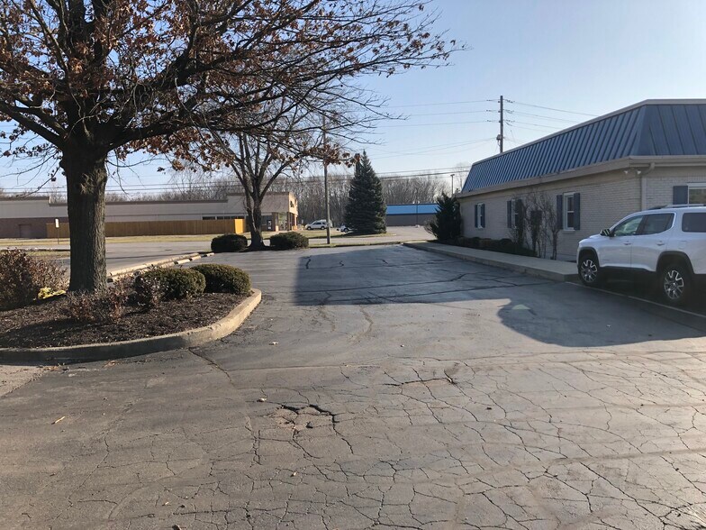More Photos Of 44 N Girls School Rd, Indianapolis Office For Sale
