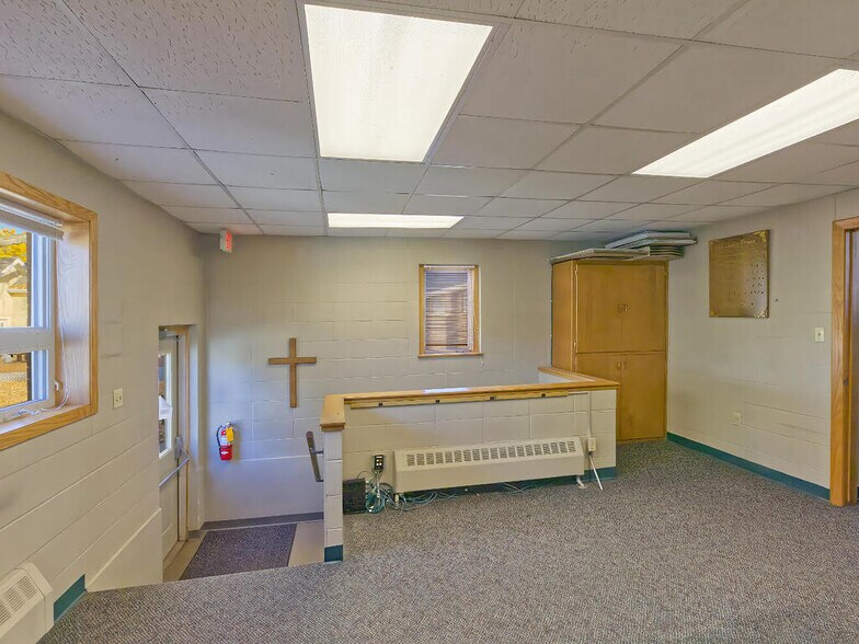 More Photos Of 410 1st St N, Winsted Office For Sale
