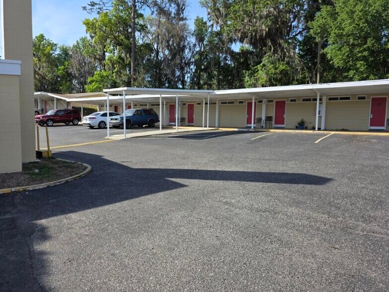 More Photos Of 2900 S Pine Ave, Ocala Hotel For Sale