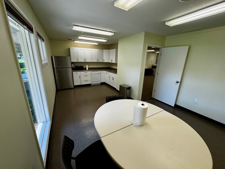 More Photos Of 1170 W Kansas St, Liberty Unknown For Lease