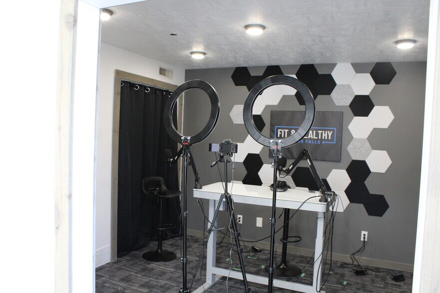 More Photos Of 3320 S Duluth Ave, Sioux Falls Flex For Lease