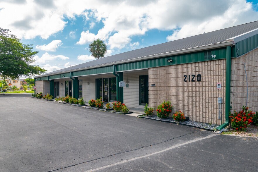 More Photos Of 2120 Collier Ave, Fort Myers Unknown For Lease