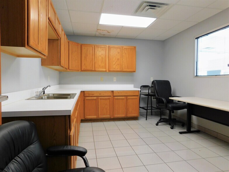 More Photos Of 202 W Gore Blvd, Lawton Auto Dealership For Sale