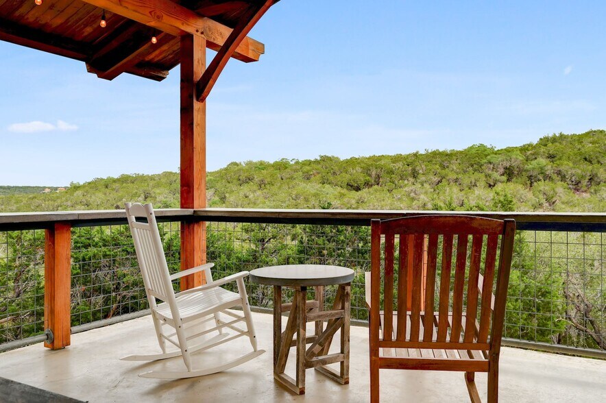 More Photos Of 7400 McGregor Ln, Dripping Springs Hotel For Sale