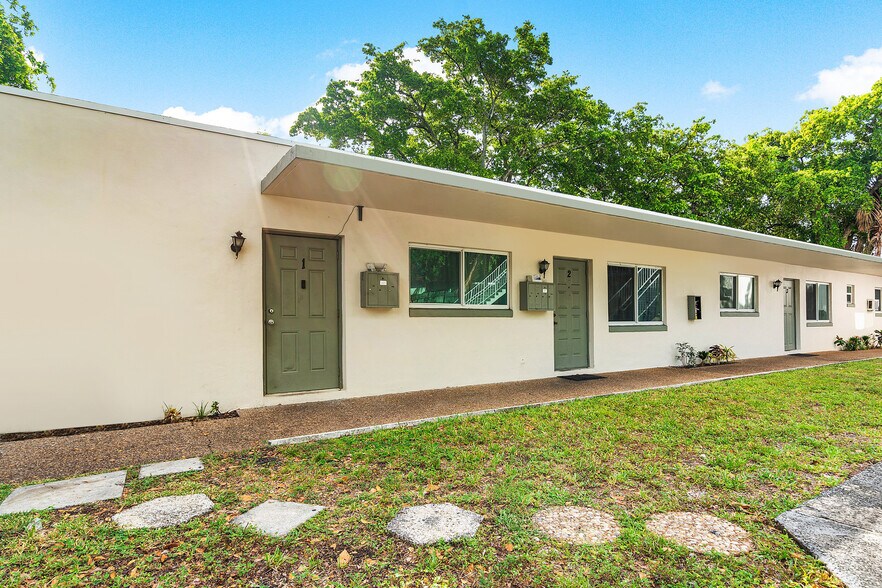 More Photos Of 620 SW 7th St, Pompano Beach Apartments For Sale
