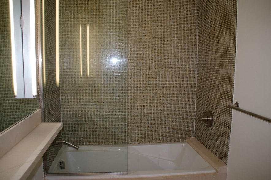 More Photos Of 8 Brooks Ave, Venice Apartments For Lease