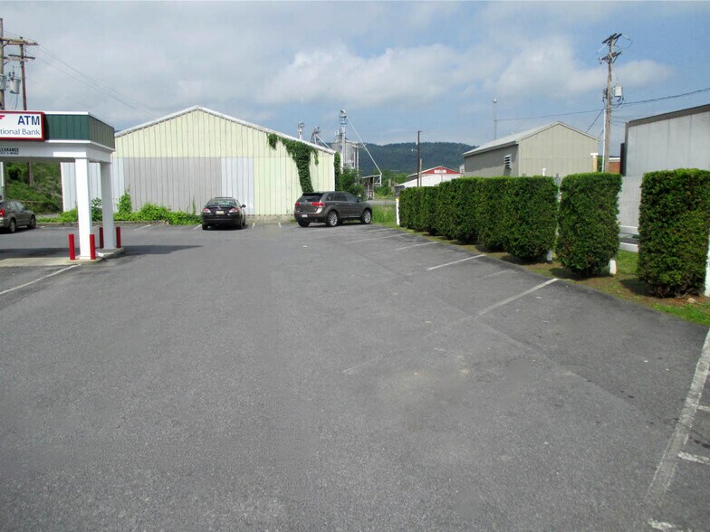 More Photos Of 155 N Richard St, Bedford Bank For Lease