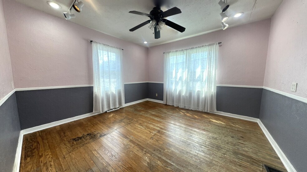 More Photos Of 118 Dingess St, Barboursville Freestanding For Sale