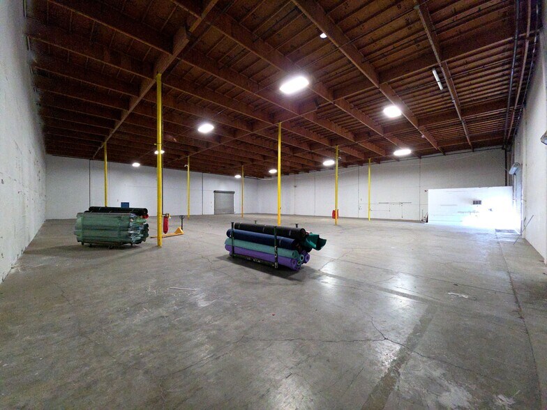 More Photos Of 3250 Palm Pky, Las Vegas Warehouse For Lease