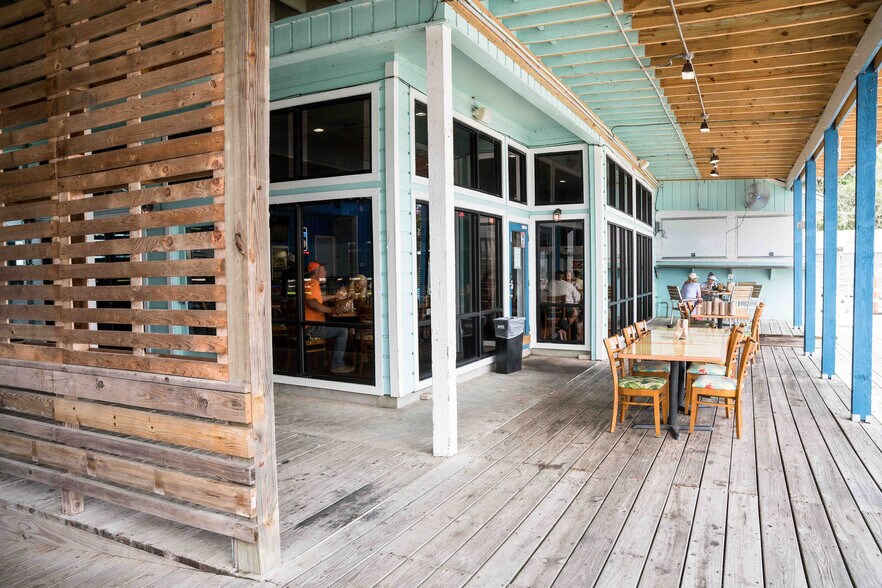More Photos Of 371 Navaho Trl, Onalaska Restaurant For Lease