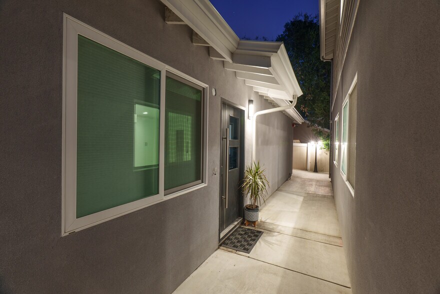 More Photos Of 3419 Montrose Ave, La Crescenta Multifamily For Sale