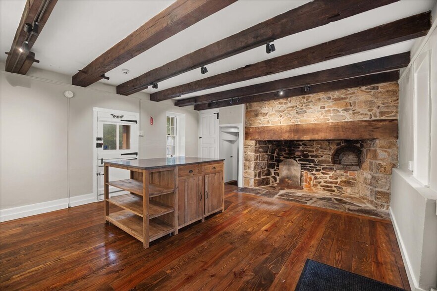 More Photos Of 1 E Mill Rd, Long Valley Office For Sale