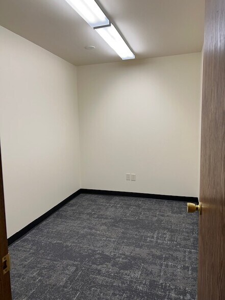 More Photos Of 21100 W Capitol Dr, Pewaukee Office For Lease