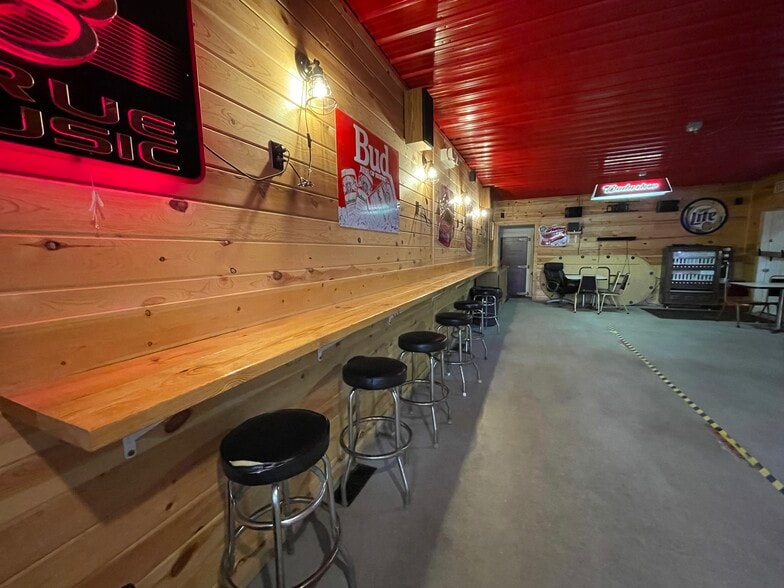 More Photos Of 203 Whinery, Binford Casino For Sale