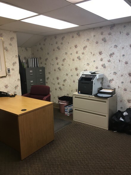 More Photos Of 415-659 S Breiel Blvd, Middletown Storefront For Lease