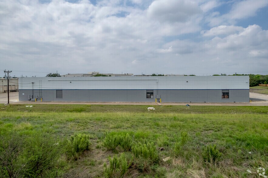 More Photos Of 5400-5410 Kaepa Ct, San Antonio Warehouse For Lease