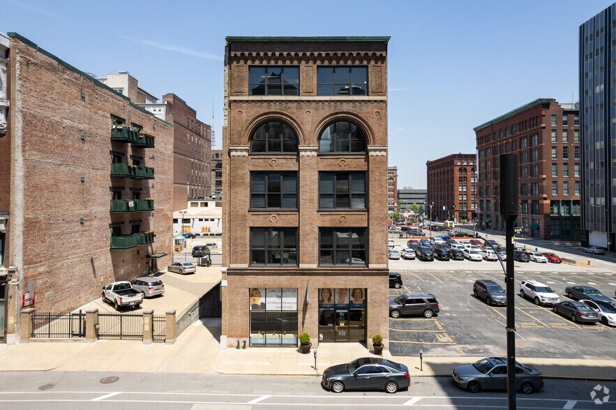 More Photos Of 1113-1115 Locust St, Saint Louis Office For Lease