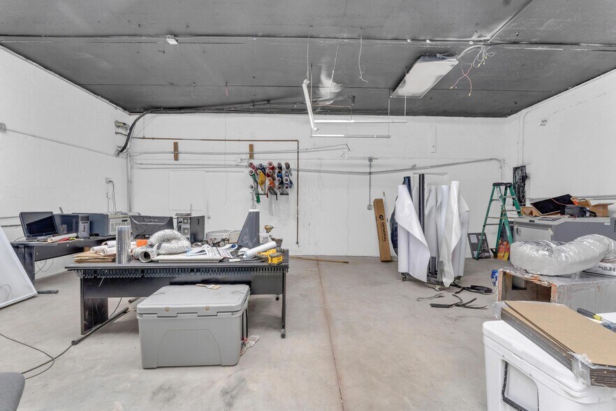 More Photos Of 4611 SW 44th Ave, Dania Warehouse For Lease