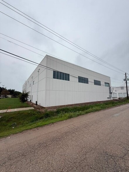 More Photos Of 14410 Fondren Rd, Missouri City Warehouse For Lease