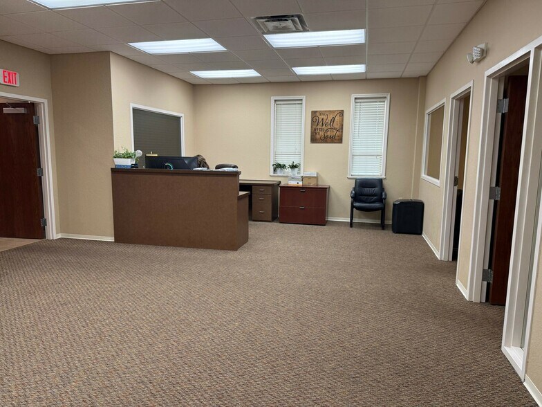 More Photos Of 2502 N Frontage Rd, Plant City Warehouse For Lease