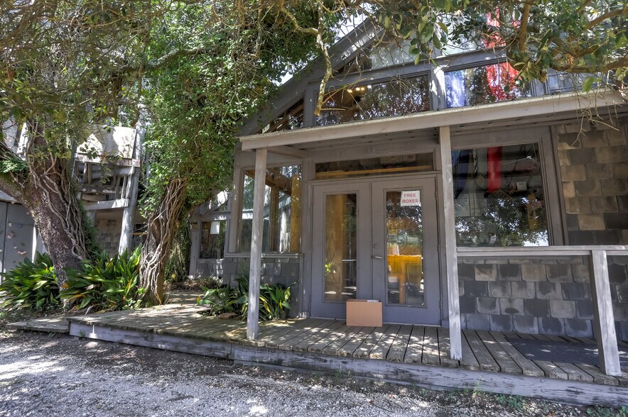 More Photos Of 3009 E Cervantes St, Pensacola Freestanding For Sale