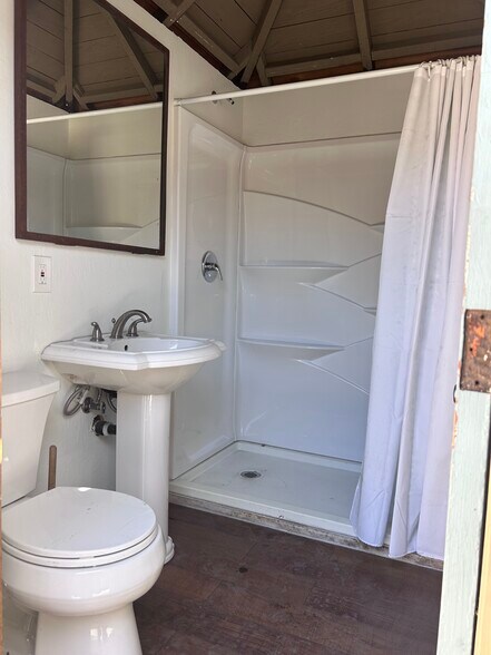More Photos Of 2328 Newton Ave, San Diego Flex For Lease
