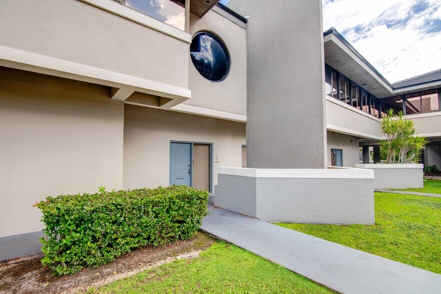 More Photos Of 7000 SW 97th Ave, Miami Office For Sale