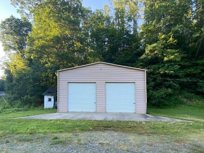 More Photos Of 23 Lana Ln, Burnsville Auto Repair For Sale