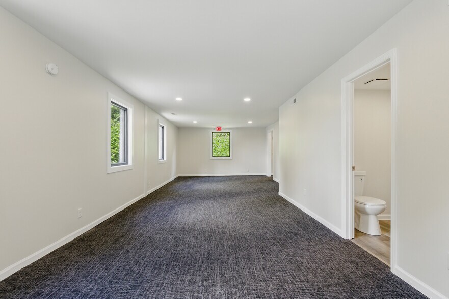 More Photos Of 700 Chickamauga Ave, Rossville Loft Creative Space For Sale