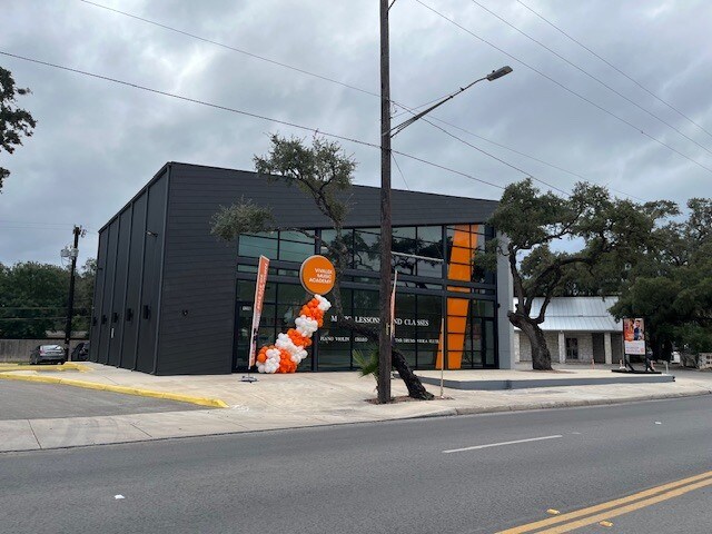 More Photos Of 1206 Nacogdoches Rd, San Antonio Loft Creative Space For Lease