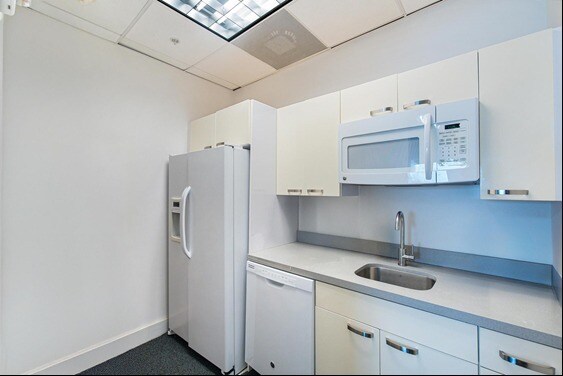 More Photos Of 175 SW 7th St, Miami Medical For Sale