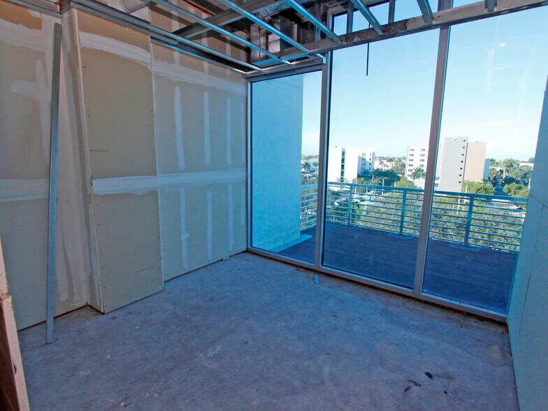 More Photos Of 10450 NW 33rd St, Doral Office For Sale