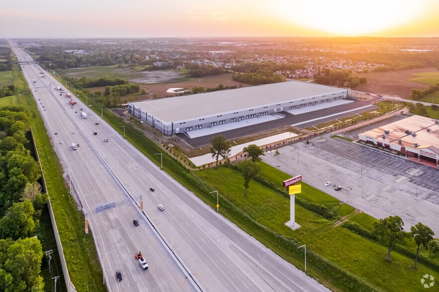 More Photos Of 9141 S 13th St, Oak Creek Warehouse For Lease