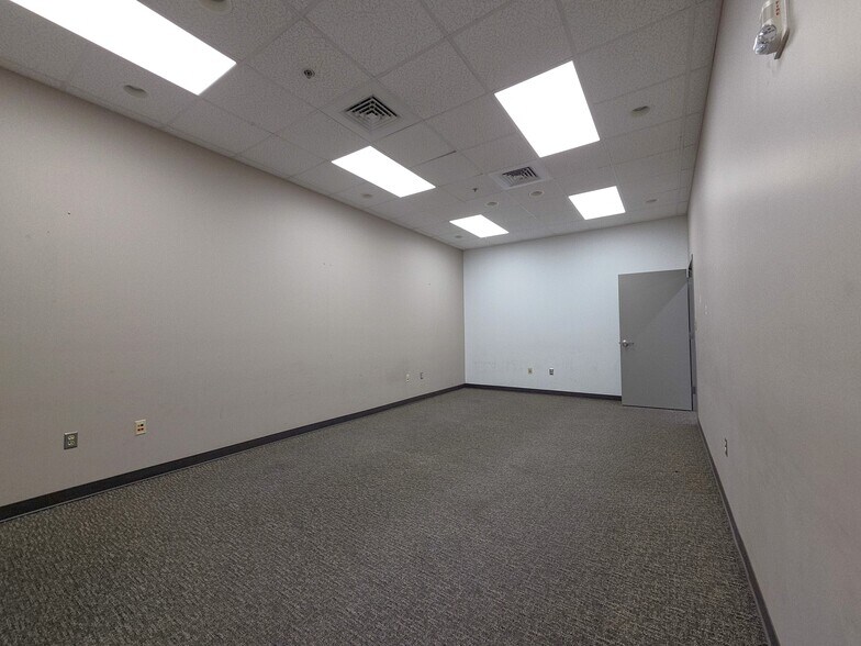 More Photos Of 3943 Denny Ave, Pascagoula General Retail For Lease